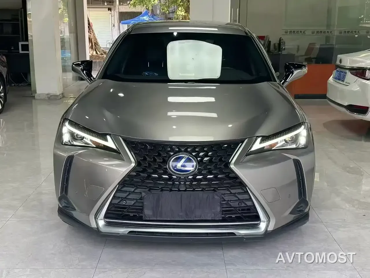 Lexus UX 2020 260h Explore Cool Edition — фото 2