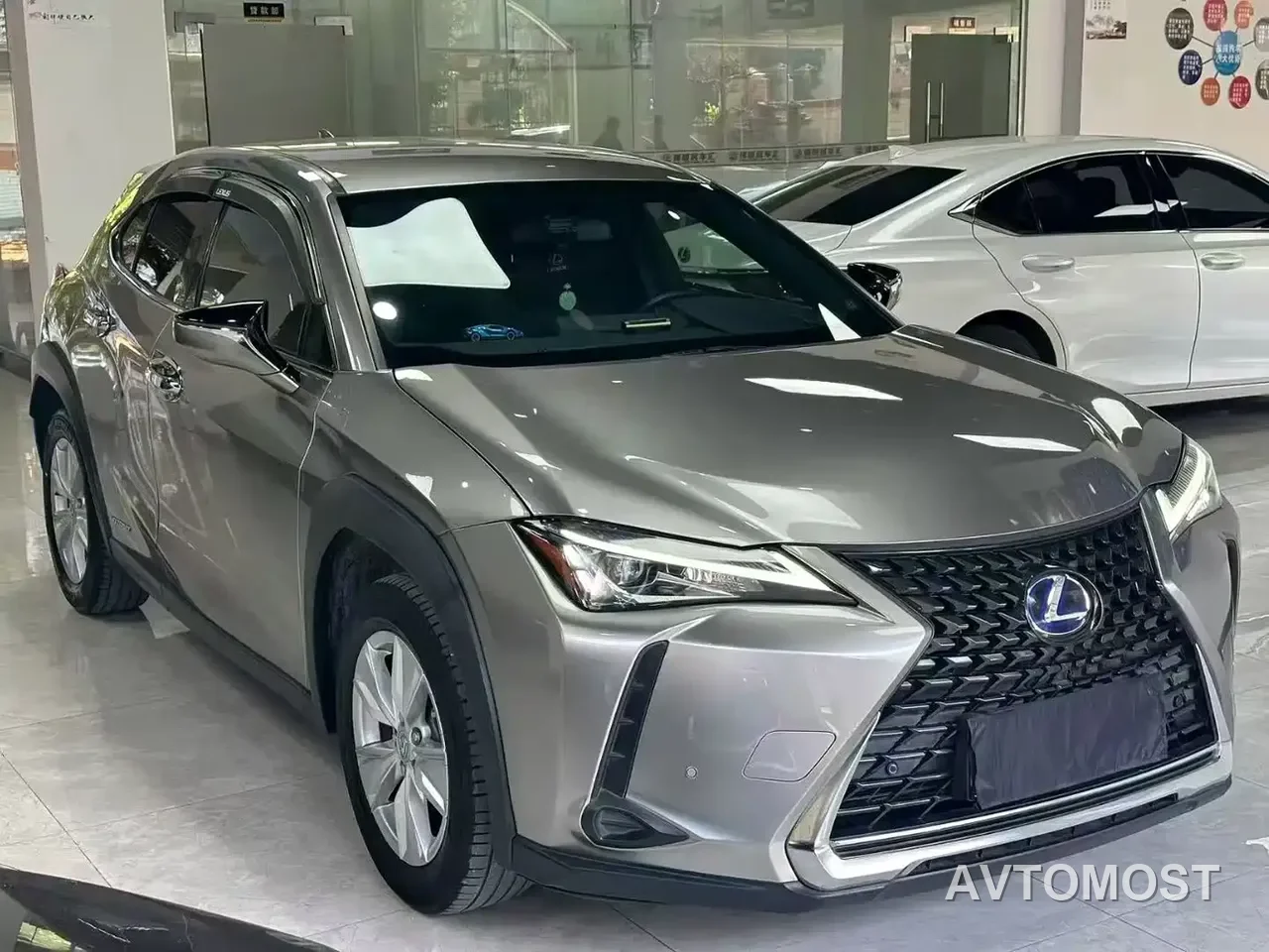 Lexus UX 2020 260h Explore Cool Edition — фото 3
