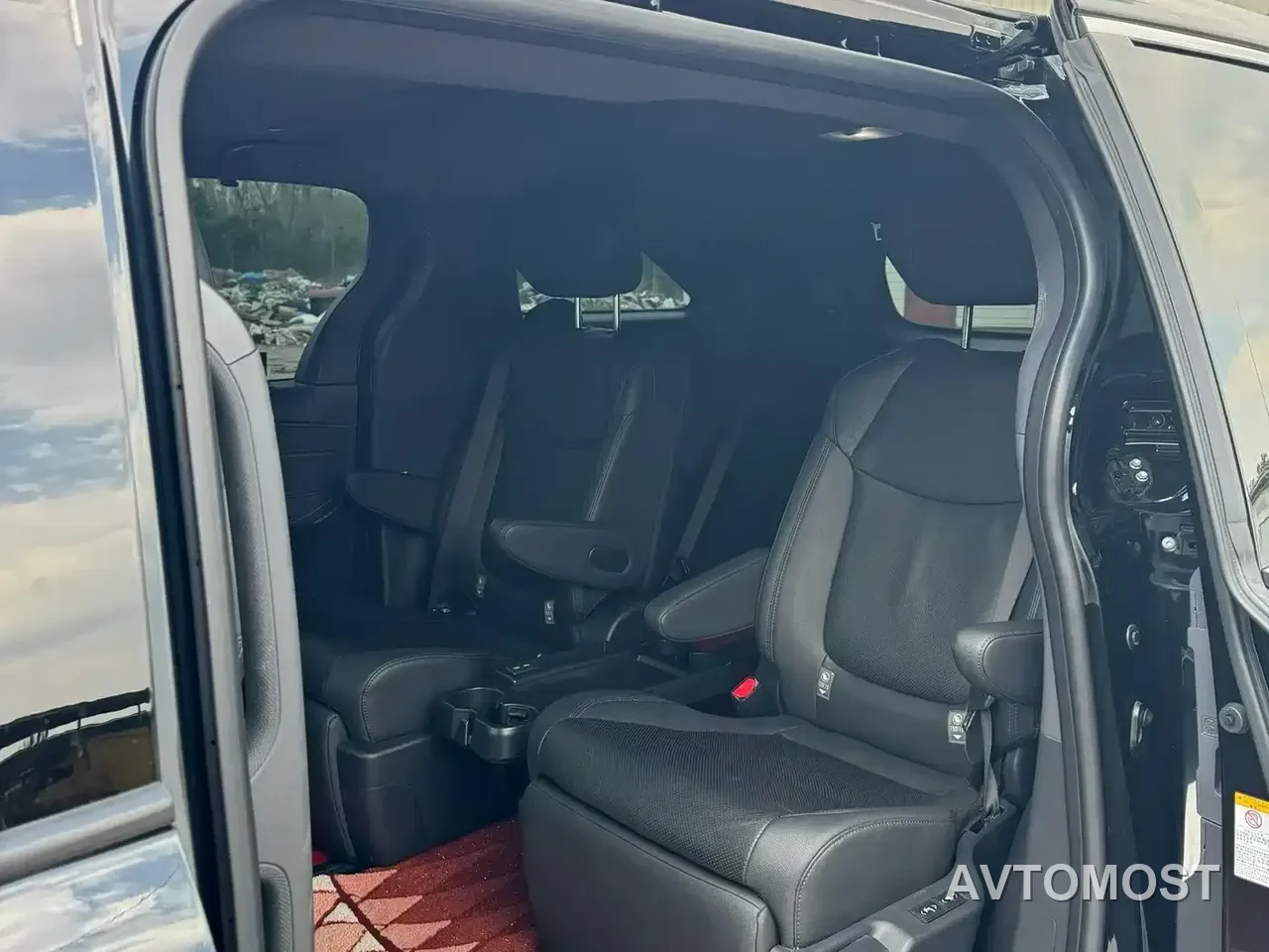 Toyota Sienna 2021 2.5L Hybrid Premium Edition — фото 5