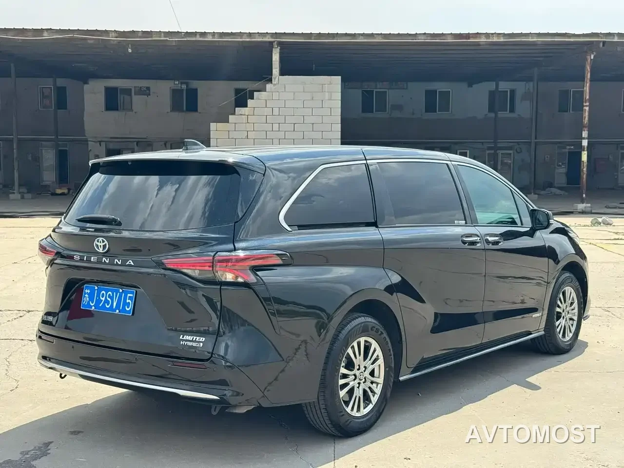 Toyota Sienna 2021 2.5L Hybrid Premium Edition — фото 8