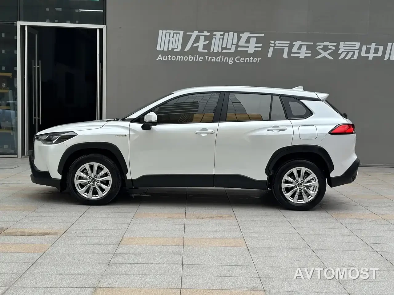 Toyota Corolla Cross 2023 Hybrid 2.0L Pioneer Edition — фото 14