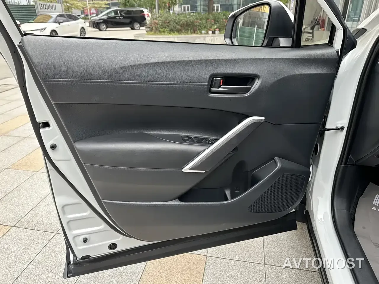 Toyota Corolla Cross 2023 Hybrid 2.0L Pioneer Edition — фото 16