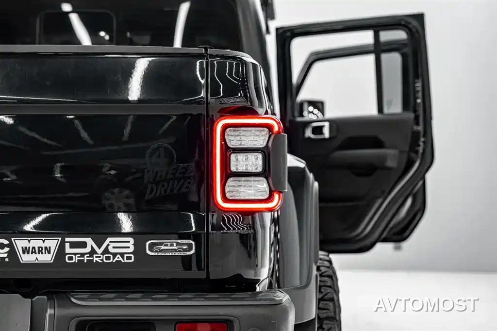 Jeep Gladiator 2022 3.6L Pioneer Edition — фото 11