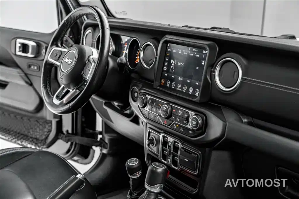 Jeep Gladiator 2022 3.6L Pioneer Edition — фото 27