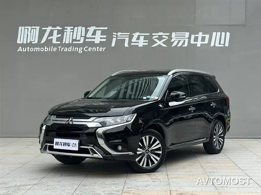 Mitsubishi Outlander 2021 2.4L 4WD Deluxe Edition 7-Seater