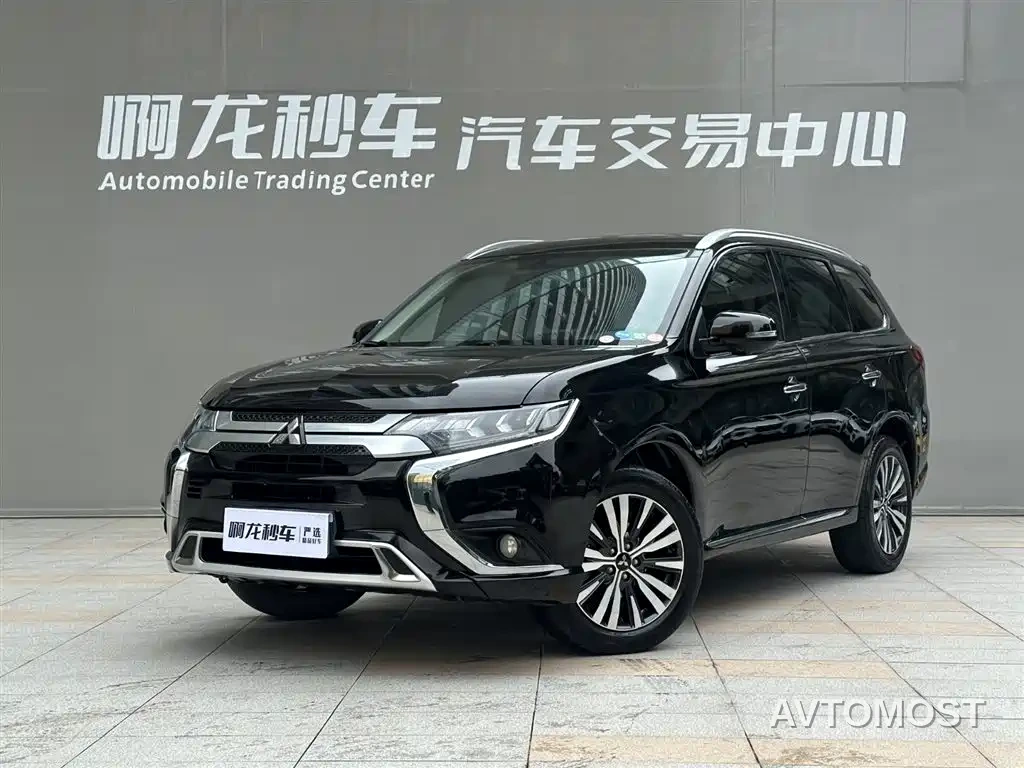 Mitsubishi Outlander 2021 2.4L 4WD Deluxe Edition 7-Seater — фото 11