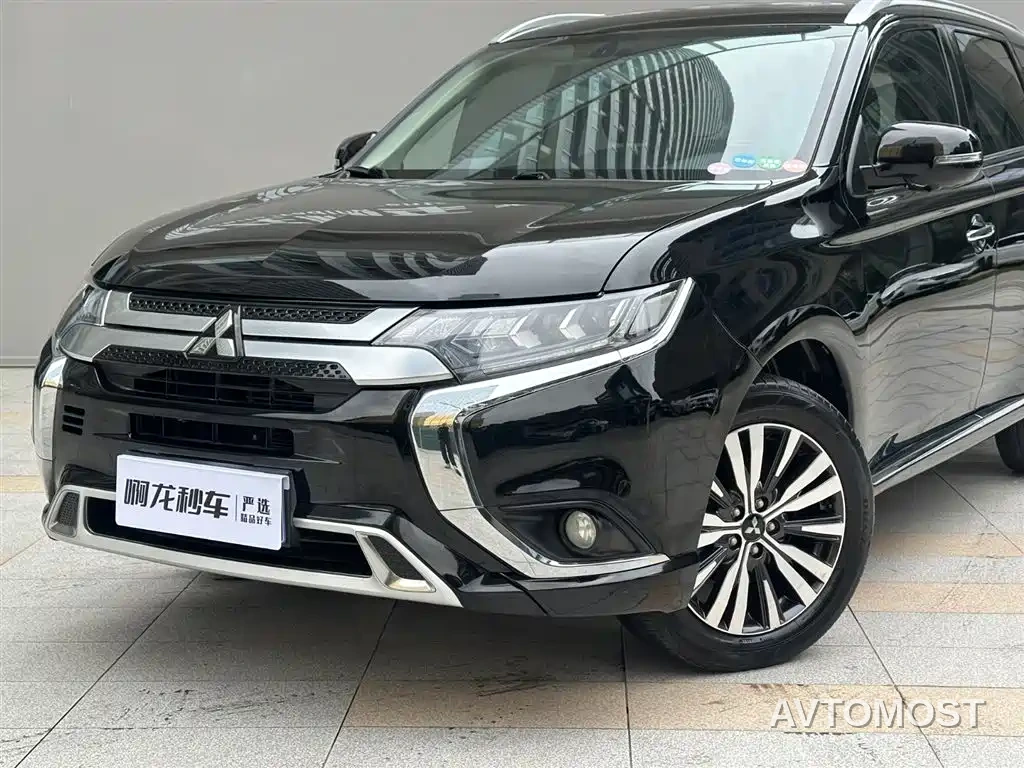 Mitsubishi Outlander 2021 2.4L 4WD Deluxe Edition 7-Seater — фото 12