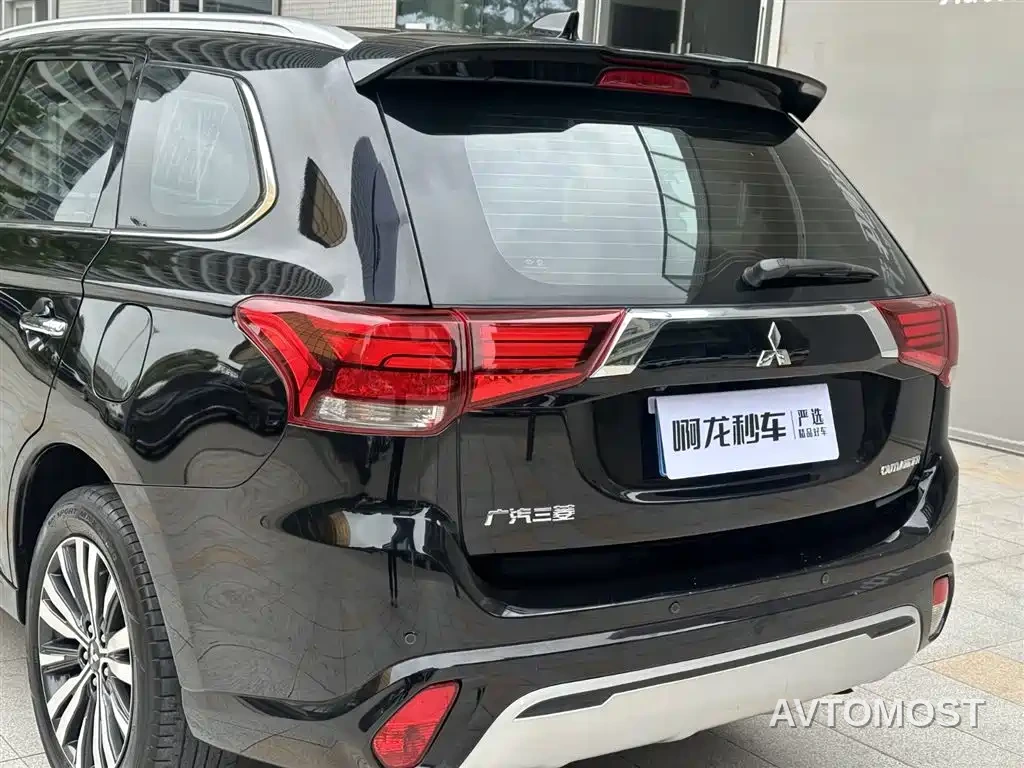 Mitsubishi Outlander 2021 2.4L 4WD Deluxe Edition 7-Seater — фото 13