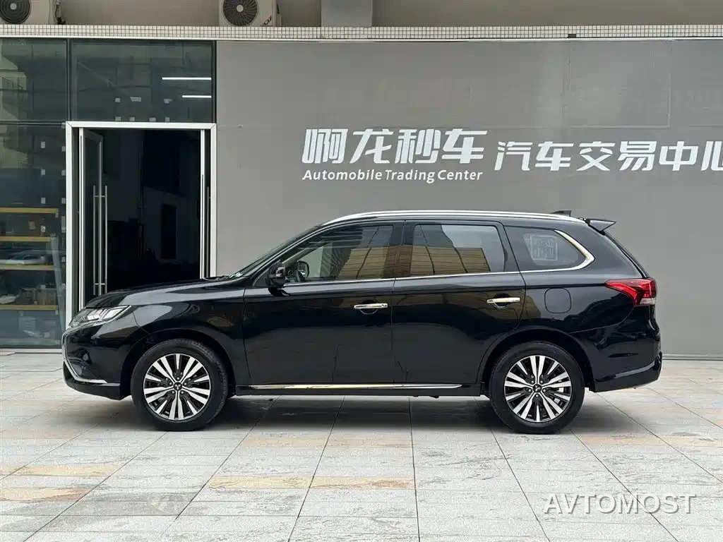 Mitsubishi Outlander 2021 2.4L 4WD Deluxe Edition 7-Seater — фото 15