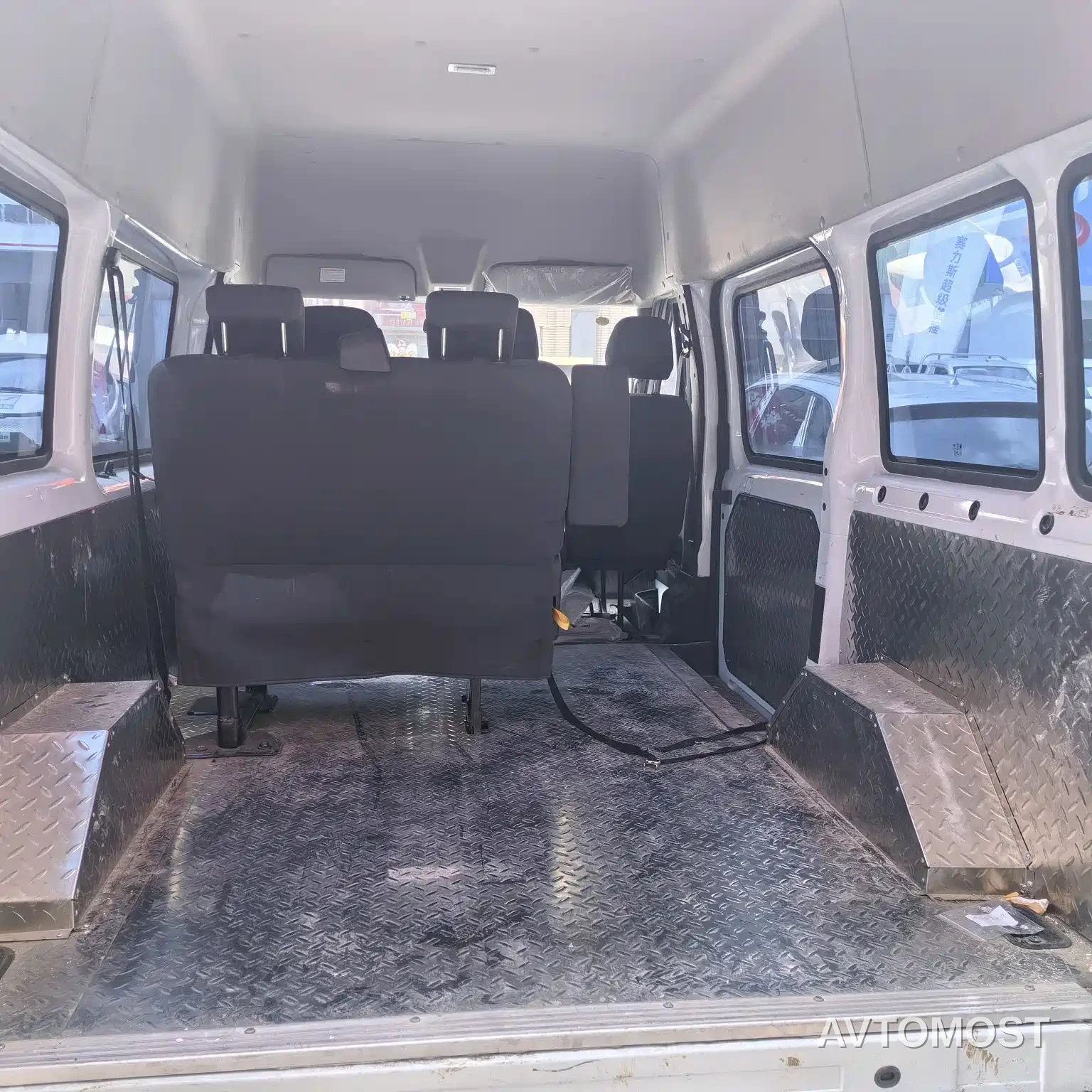 Jiangling JMC Fushun 2023 Model 2.0T Manual Short Wheelbase Medium Roof Commercial Multi-purpose Vehicle 5-seater — фото 6