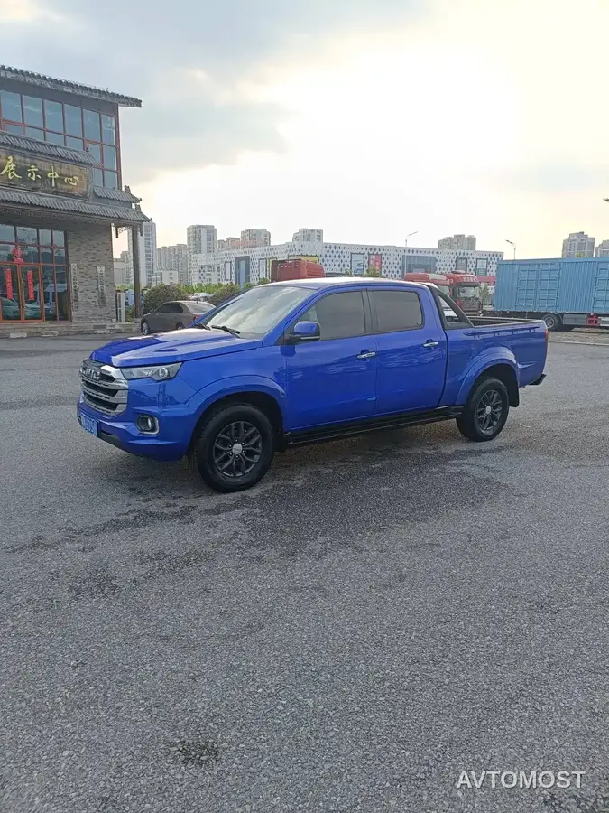 Jiangling Yuhu 7 2023 2.0T Automatic Diesel 2WD Comfort Long Wheelbase
