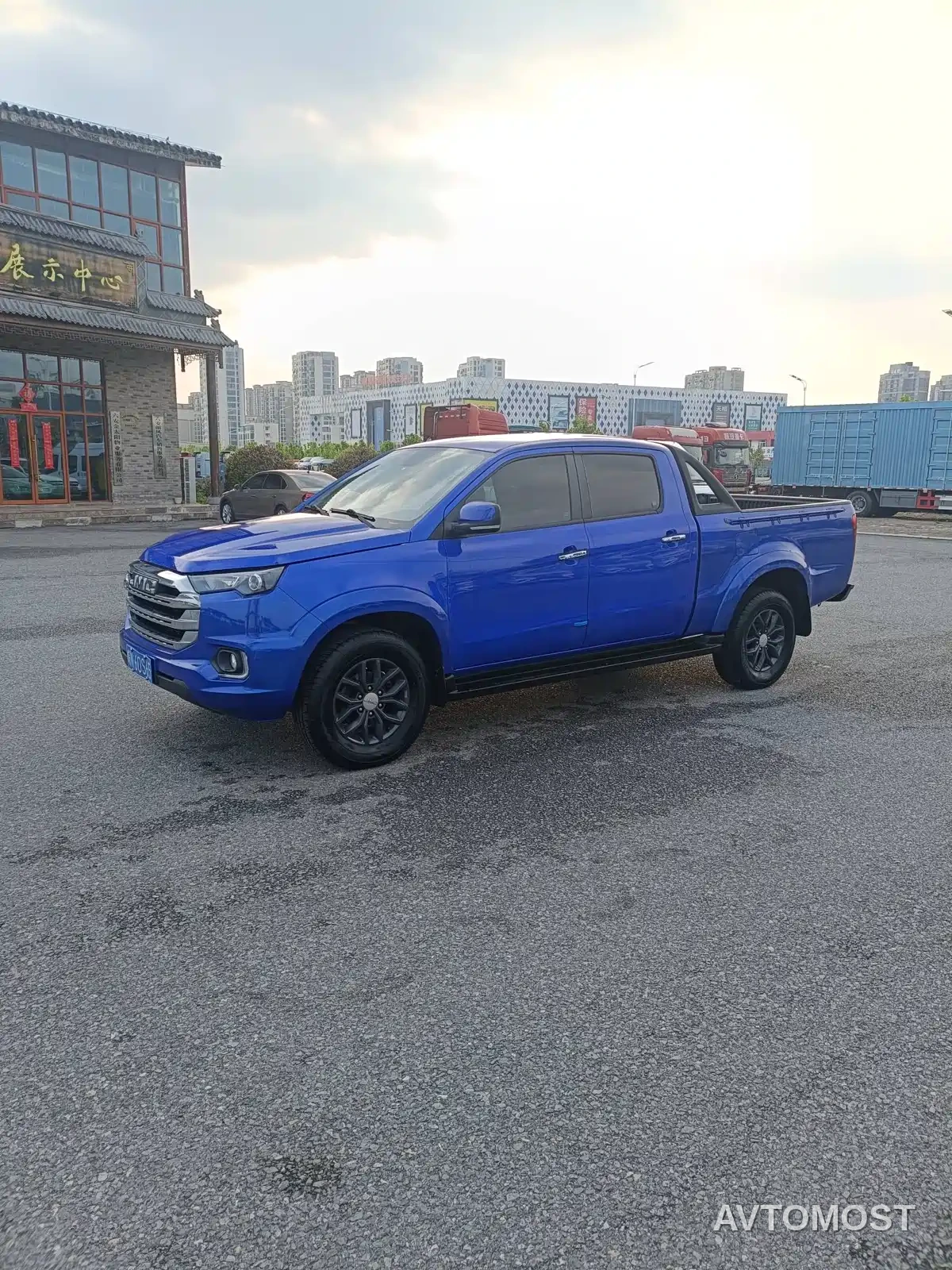 Jiangling Yuhu 7 2023 2.0T Automatic Diesel 2WD Comfort Long Wheelbase — фото 1