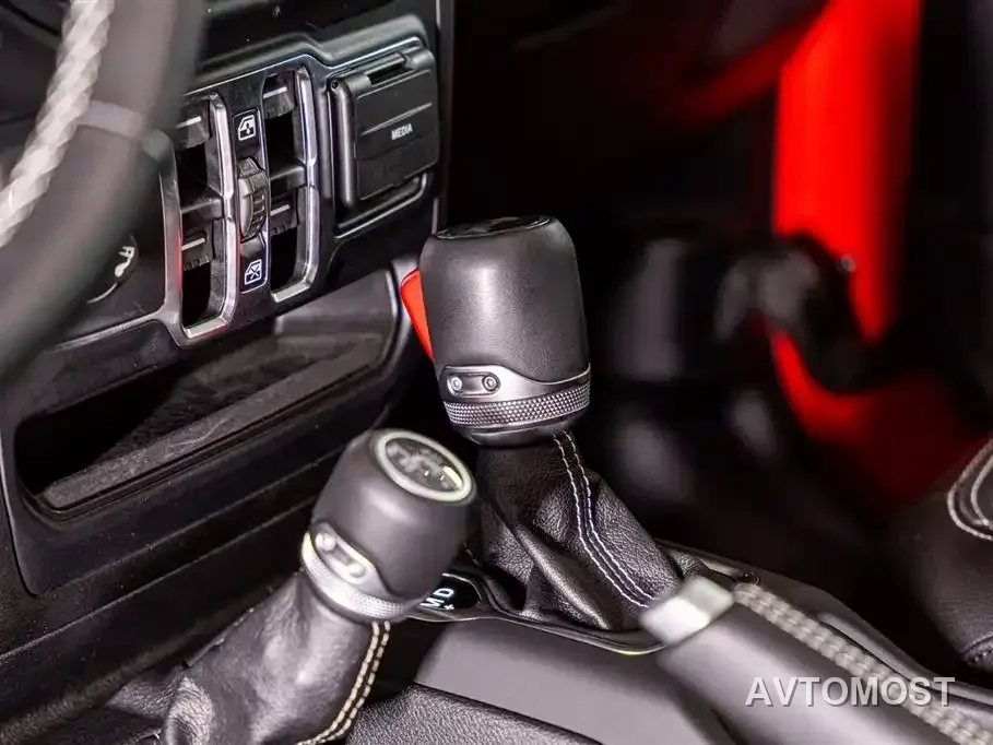 Jeep Wrangler 4xe 2021 4-Door 2.0T 4xe Sahara — фото 12