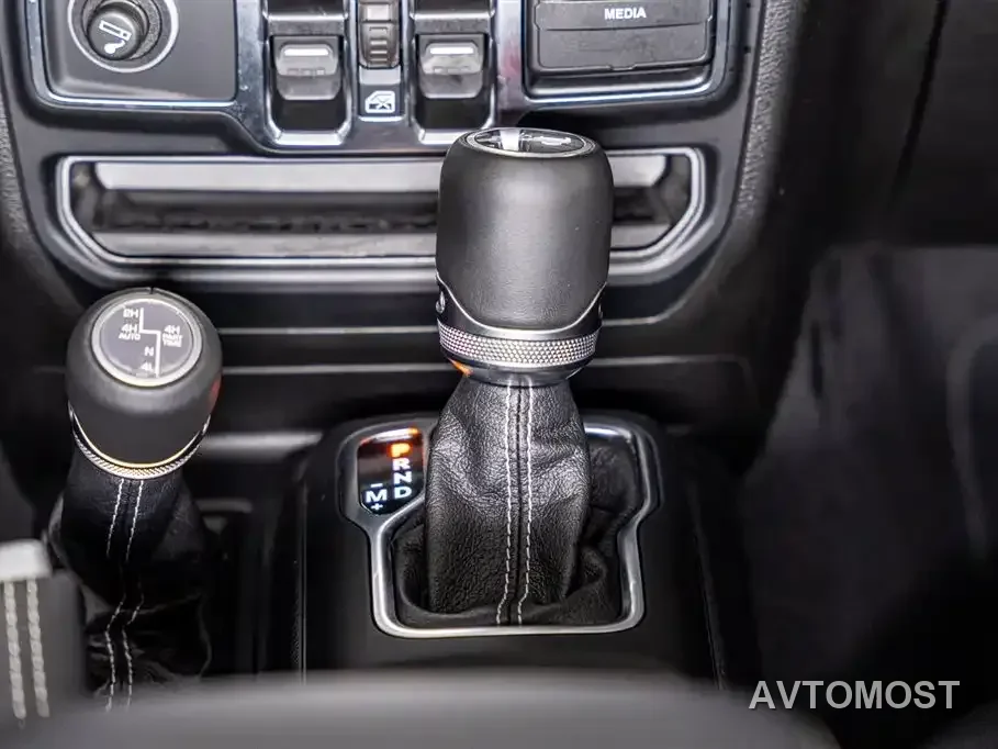 Jeep Wrangler 4xe 2021 4-Door 2.0T 4xe Sahara — фото 14