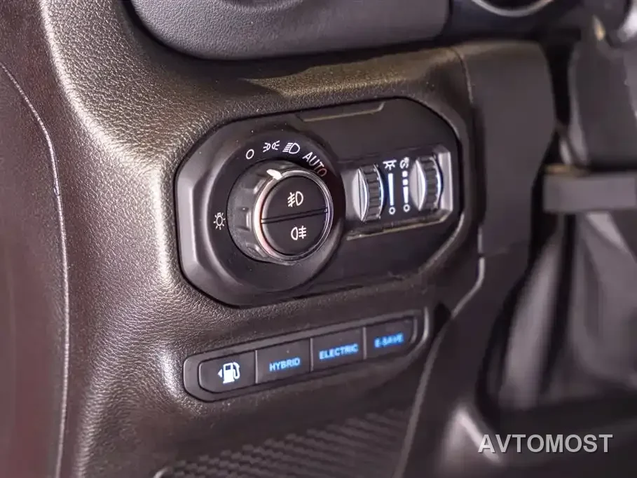 Jeep Wrangler 4xe 2021 4-Door 2.0T 4xe Sahara — фото 15