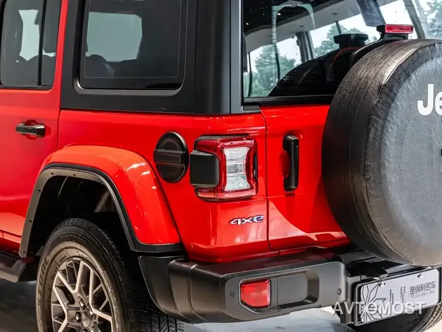 Jeep Wrangler 4xe 2021 4-Door 2.0T 4xe Sahara — фото 16