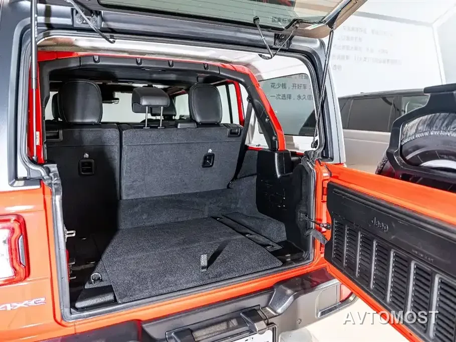 Jeep Wrangler 4xe 2021 4-Door 2.0T 4xe Sahara — фото 18