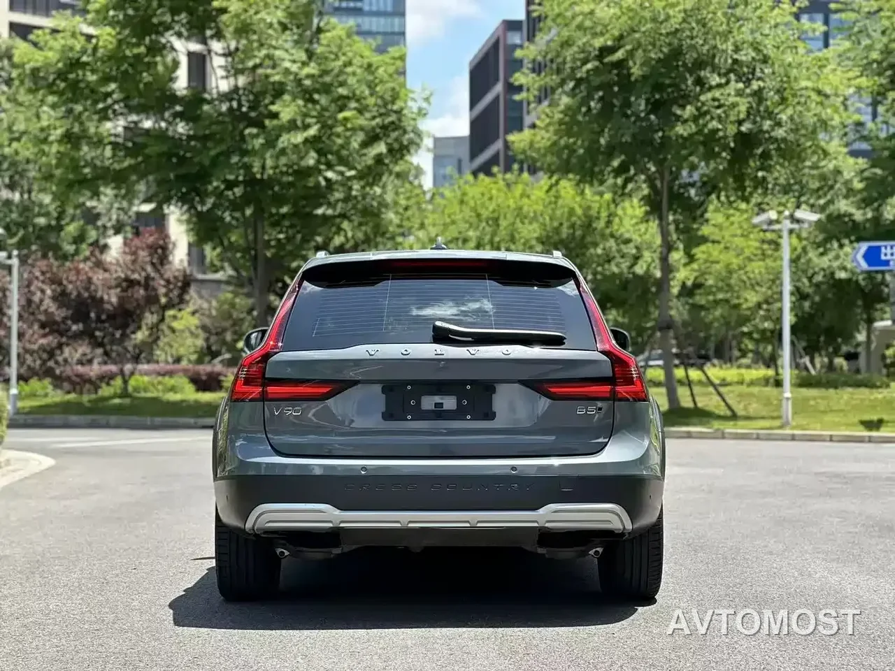Volvo V90 2022 Cross Country B5 AWD Inscription — фото 13