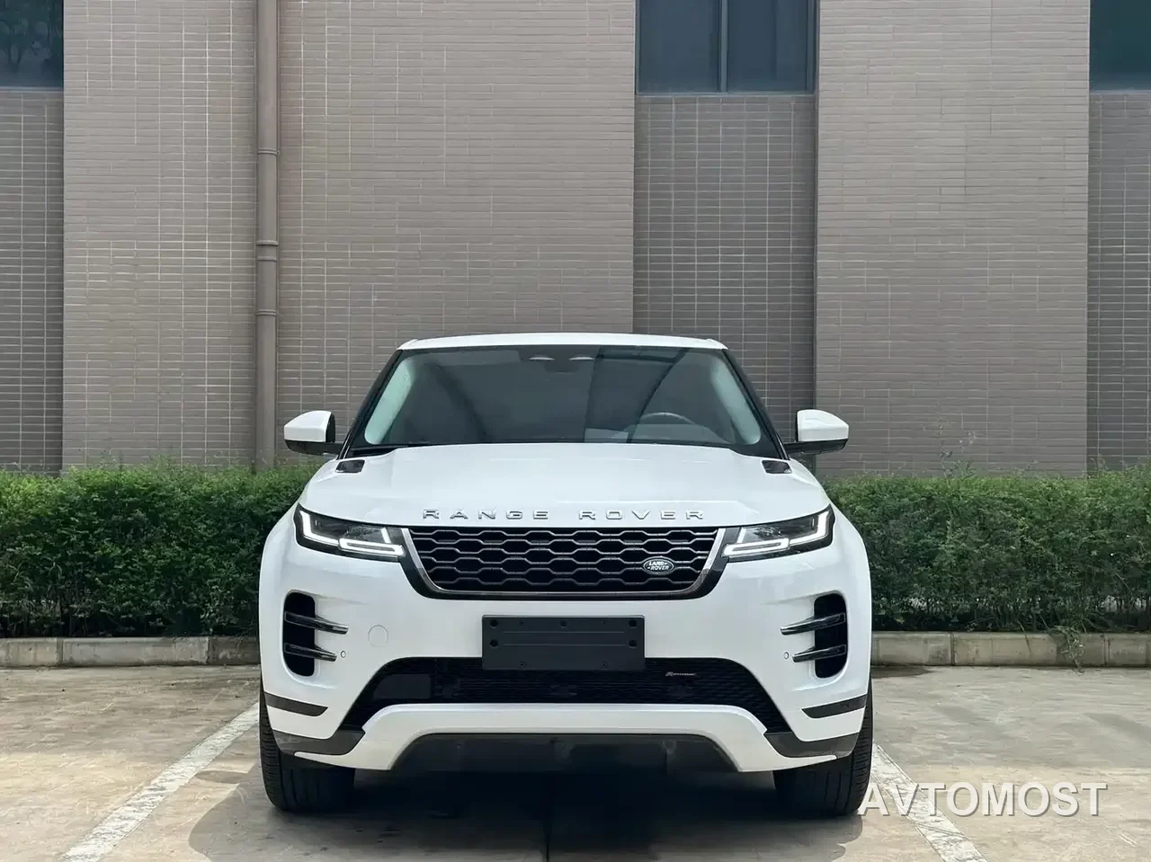 Land Rover Range Rover Evoque New Energy 2022 Range Rover Evoque L P300e Plug-in Hybrid — фото 2