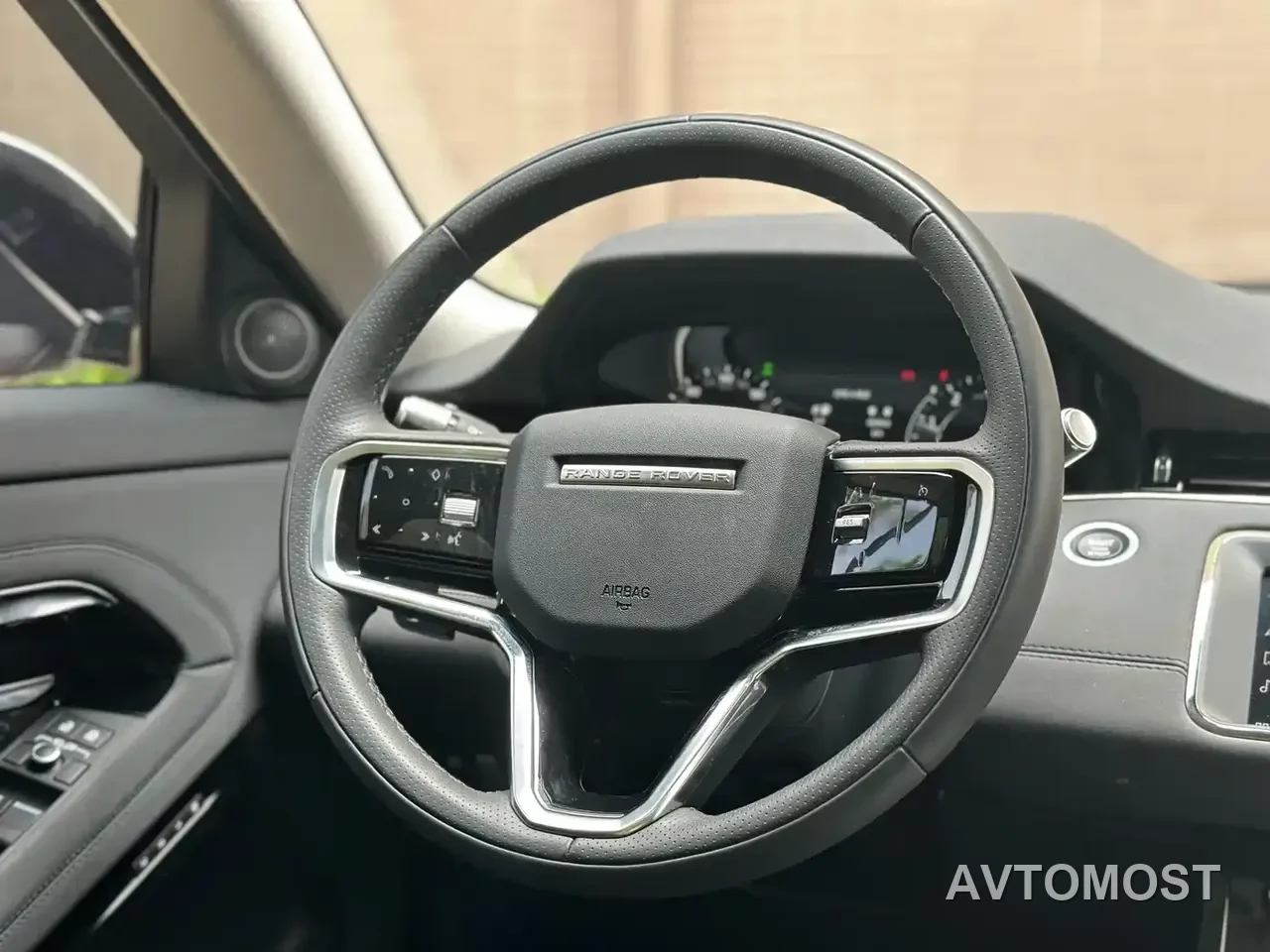 Land Rover Range Rover Evoque New Energy 2022 Range Rover Evoque L P300e Plug-in Hybrid — фото 4
