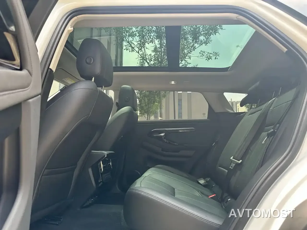 Land Rover Range Rover Evoque New Energy 2022 Range Rover Evoque L P300e Plug-in Hybrid — фото 7