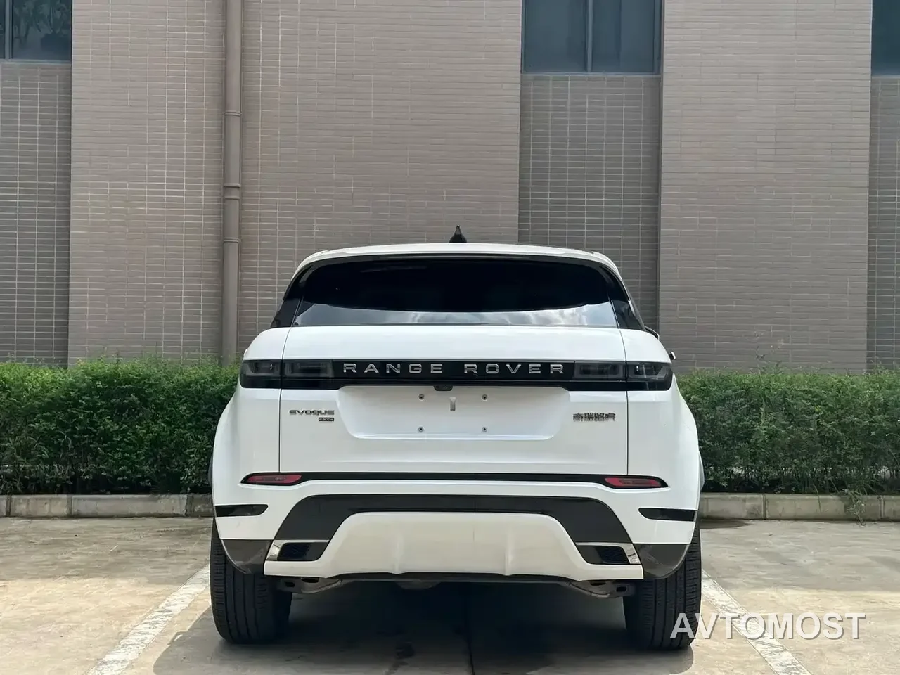 Land Rover Range Rover Evoque New Energy 2022 Range Rover Evoque L P300e Plug-in Hybrid — фото 10