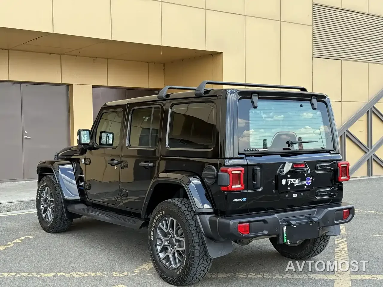 Jeep Wrangler 4xe 2021 4-Door 2.0T 4xe Sahara Launch Edition — фото 4