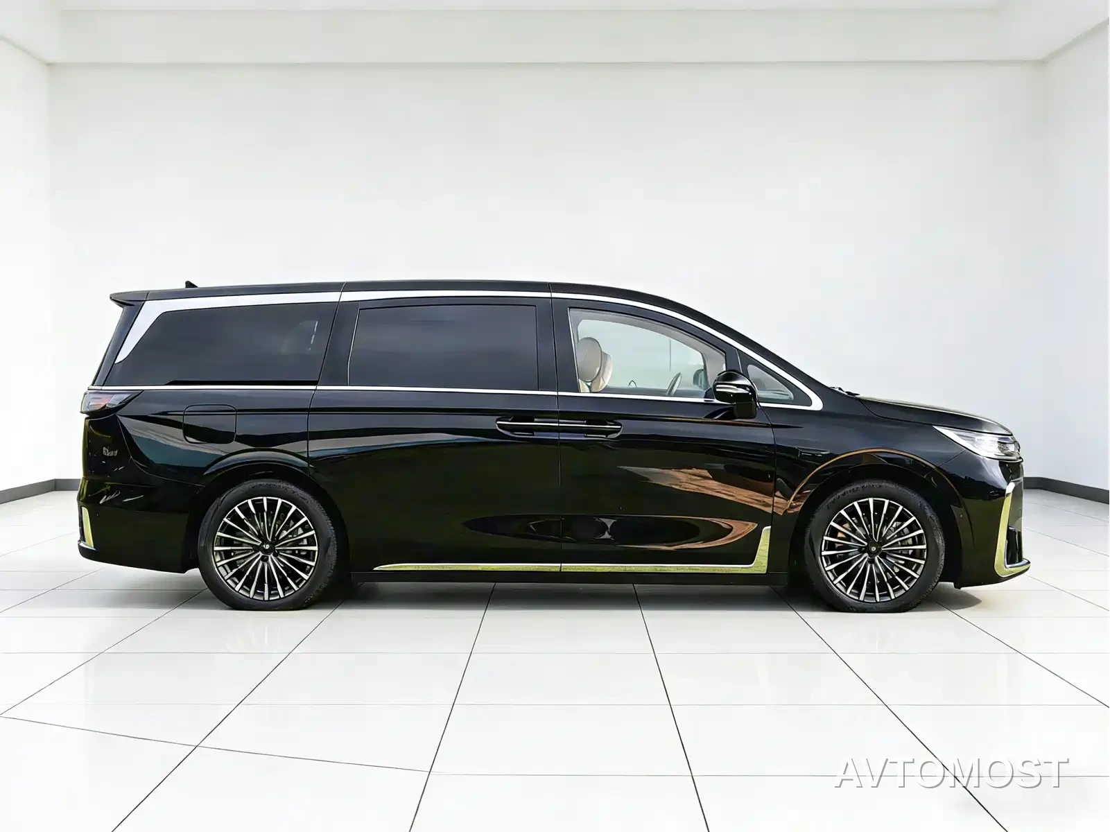 Voyah Dreamer 2025 Model PHEV Basic Version — фото 7