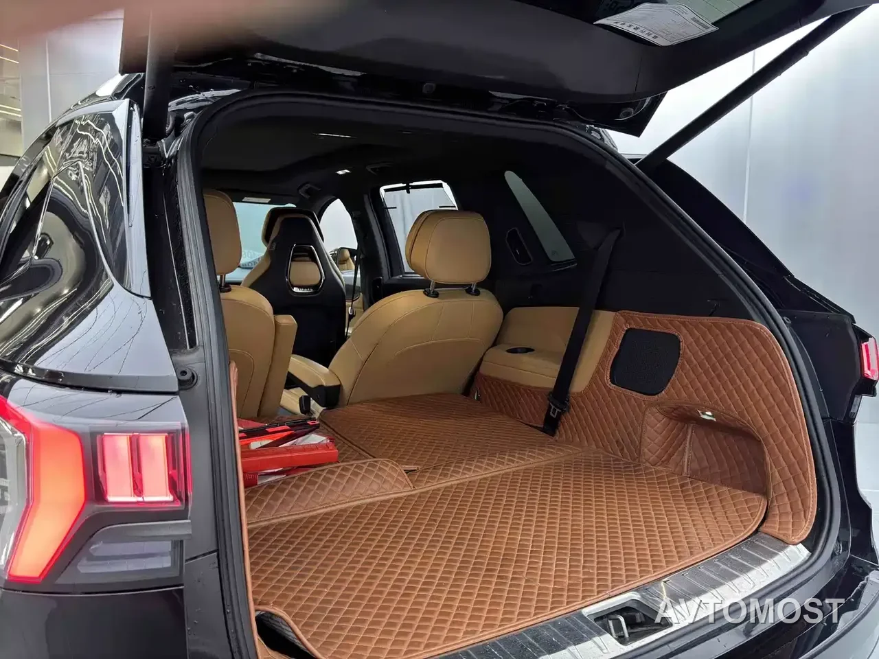 Lynk & Co 09 EM-P 2021 2.0T PHEV Halo 6-seater — фото 23