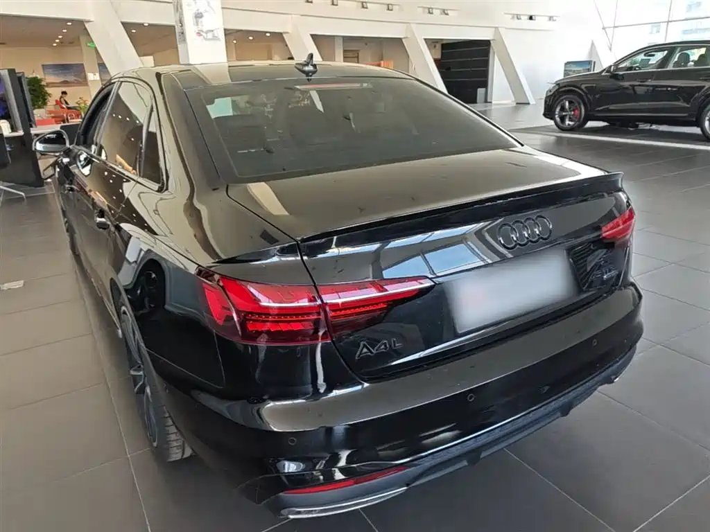 Audi A4L 2023 45 TFSI quattro Premium Sport — фото 5