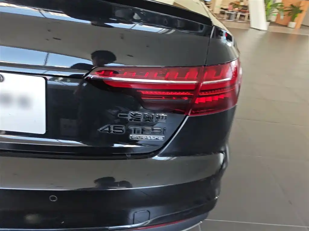 Audi A4L 2023 45 TFSI quattro Premium Sport — фото 8