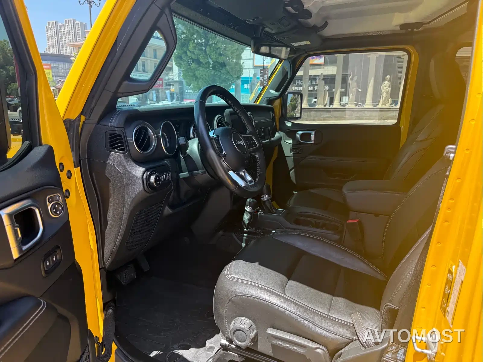 Jeep Wrangler 2021 2.0T Sahara Four-Door — фото 4
