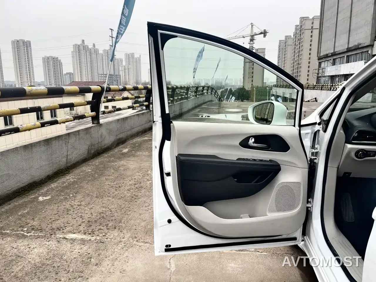 Chrysler Grand Caravan PHEV (Import) 2019 3.6L Plug-in Hybrid — фото 4