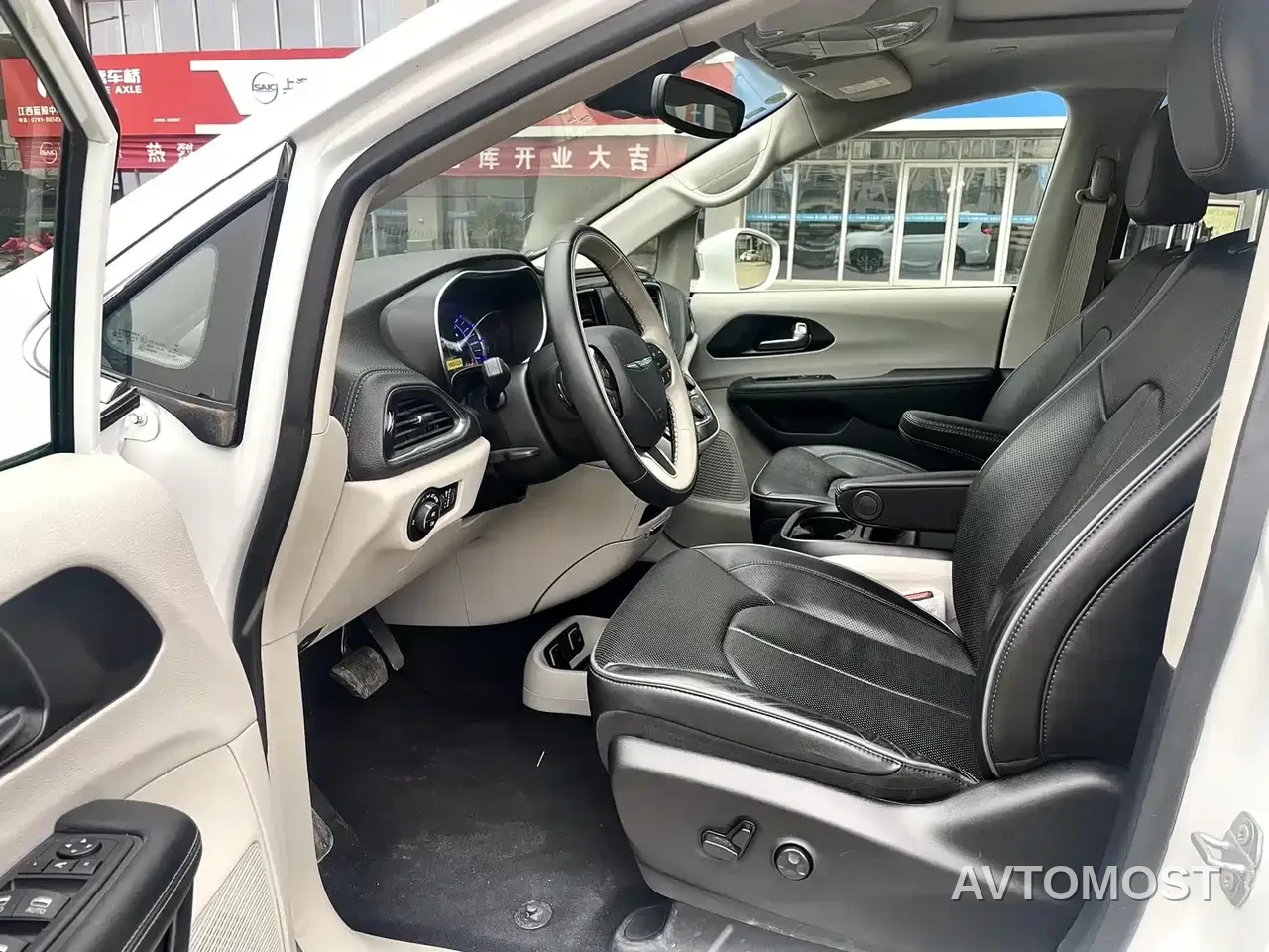Chrysler Grand Caravan PHEV (Import) 2019 3.6L Plug-in Hybrid — фото 5