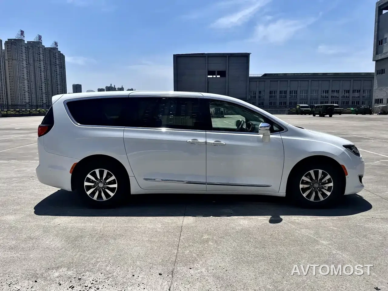 Chrysler Grand Caravan PHEV (Import) 2019 3.6L Plug-in Hybrid — фото 4