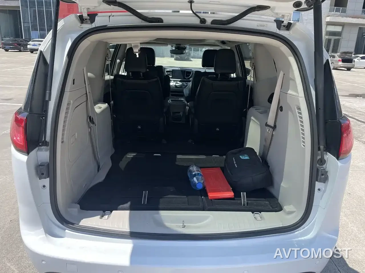 Chrysler Grand Caravan PHEV (Import) 2019 3.6L Plug-in Hybrid — фото 16