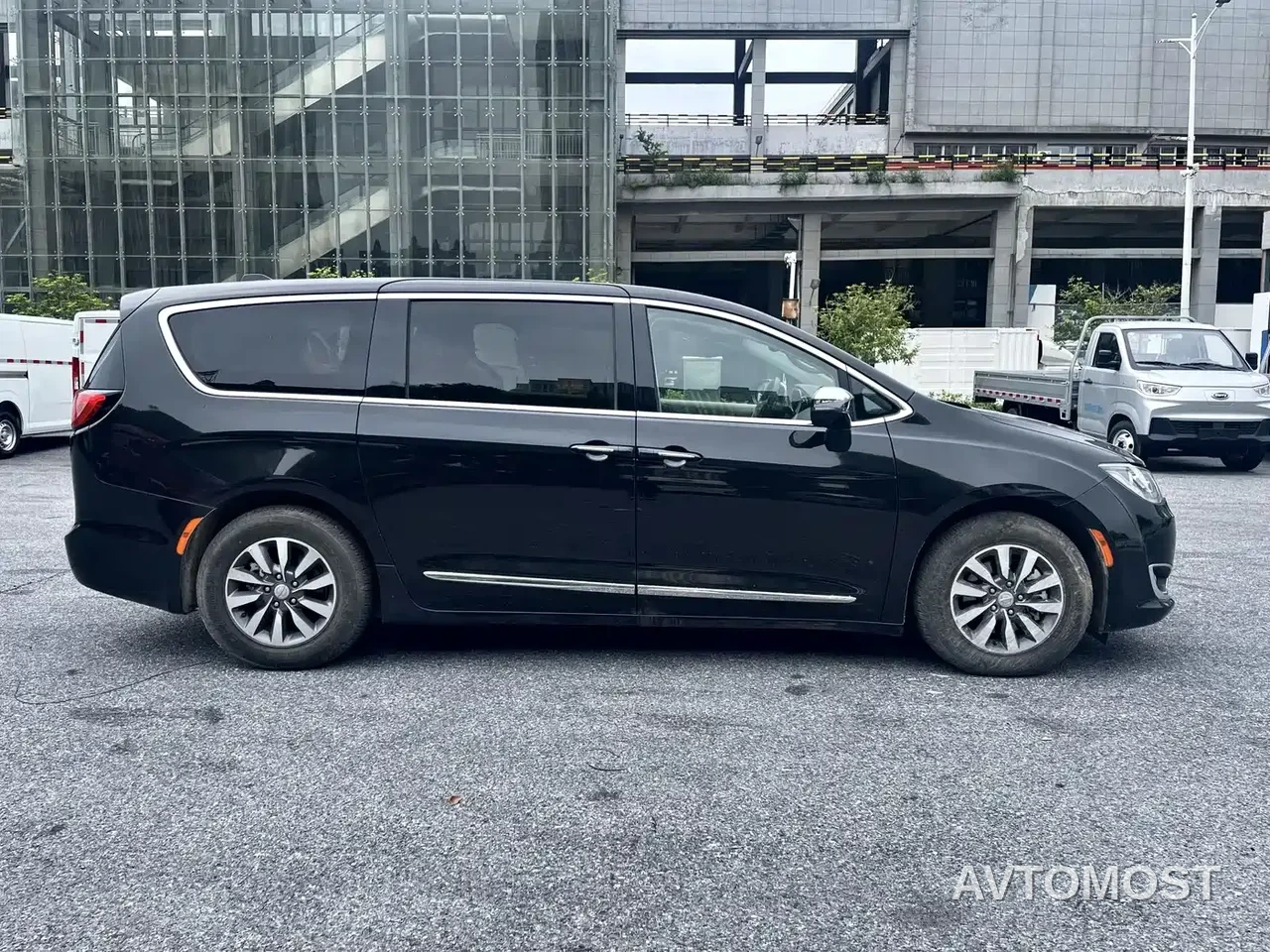 Chrysler Grand Caravan PHEV (Import) 2019 3.6L Plug-in Hybrid — фото 4