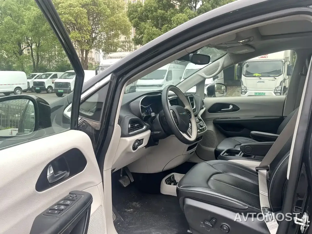 Chrysler Grand Caravan PHEV (Import) 2019 3.6L Plug-in Hybrid — фото 8