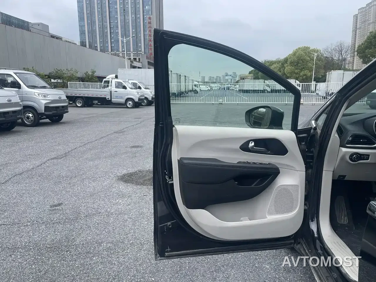 Chrysler Grand Caravan PHEV (Import) 2019 3.6L Plug-in Hybrid — фото 9