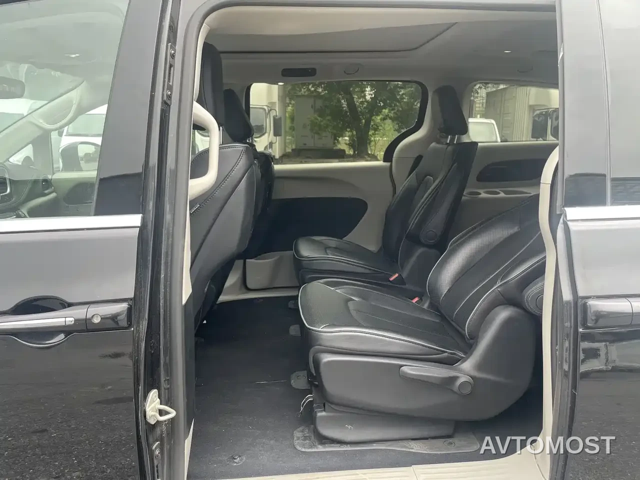 Chrysler Grand Caravan PHEV (Import) 2019 3.6L Plug-in Hybrid — фото 10