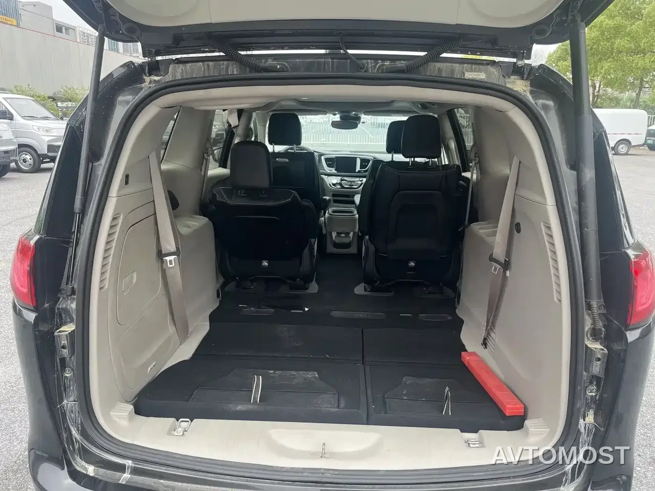 Chrysler Grand Caravan PHEV (Import) 2019 3.6L Plug-in Hybrid — фото 16