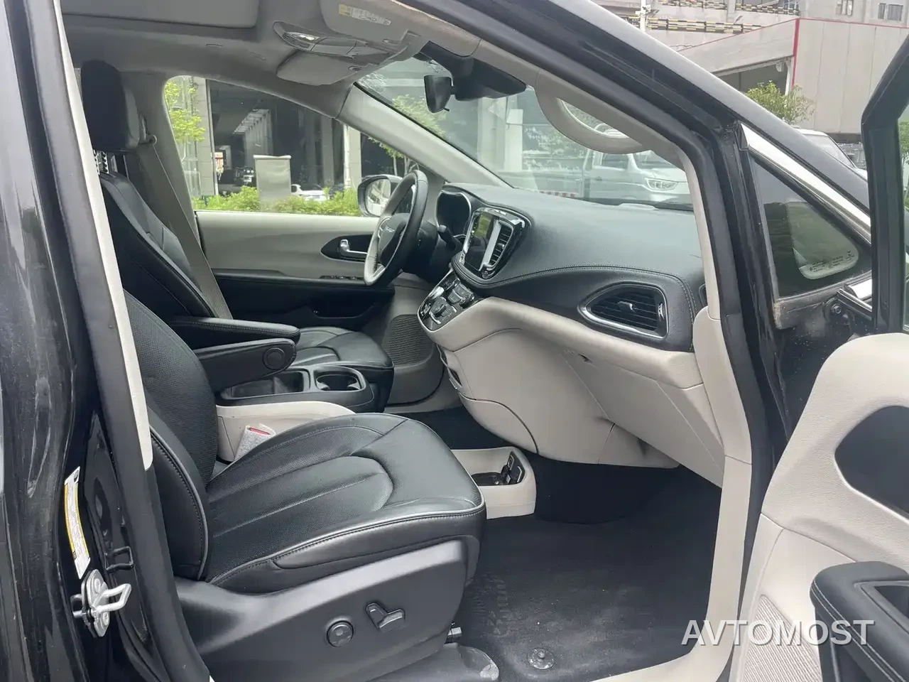 Chrysler Grand Caravan PHEV (Import) 2019 3.6L Plug-in Hybrid — фото 17