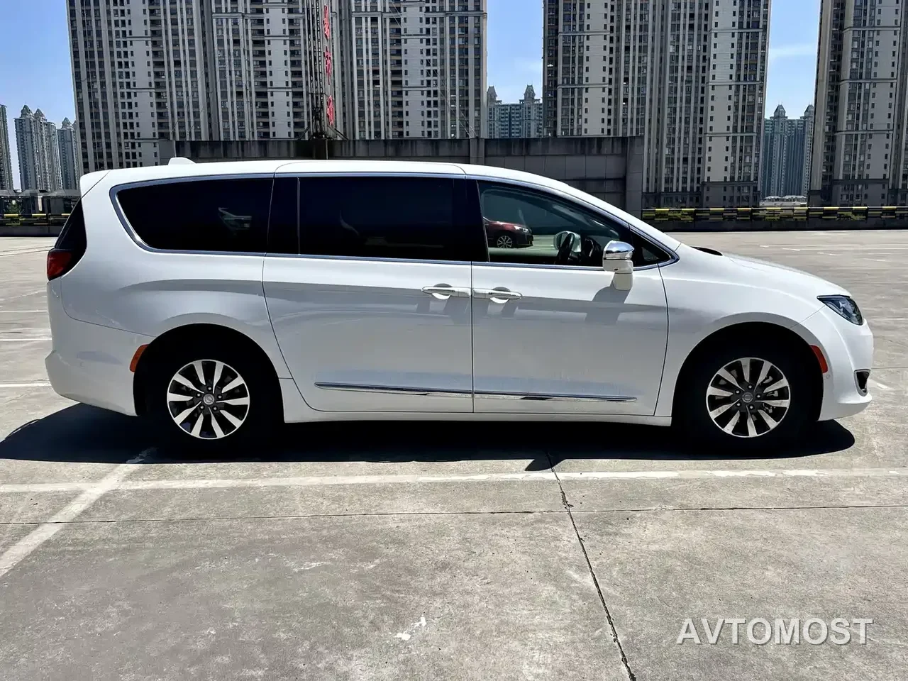 Chrysler Grand Caravan PHEV (Import) 2019 3.6L Plug-in Hybrid — фото 3