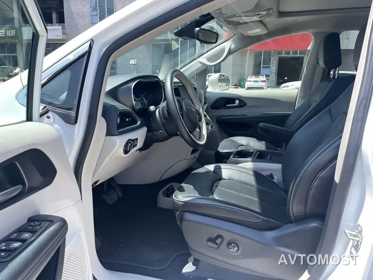 Chrysler Grand Caravan PHEV (Import) 2019 3.6L Plug-in Hybrid — фото 8