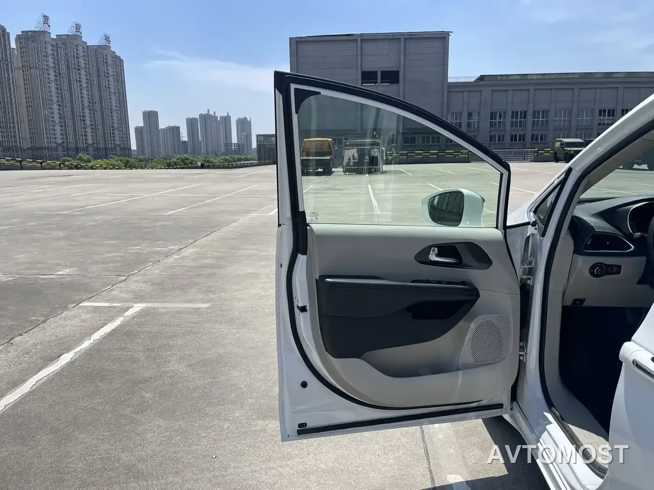 Chrysler Grand Caravan PHEV (Import) 2019 3.6L Plug-in Hybrid — фото 9