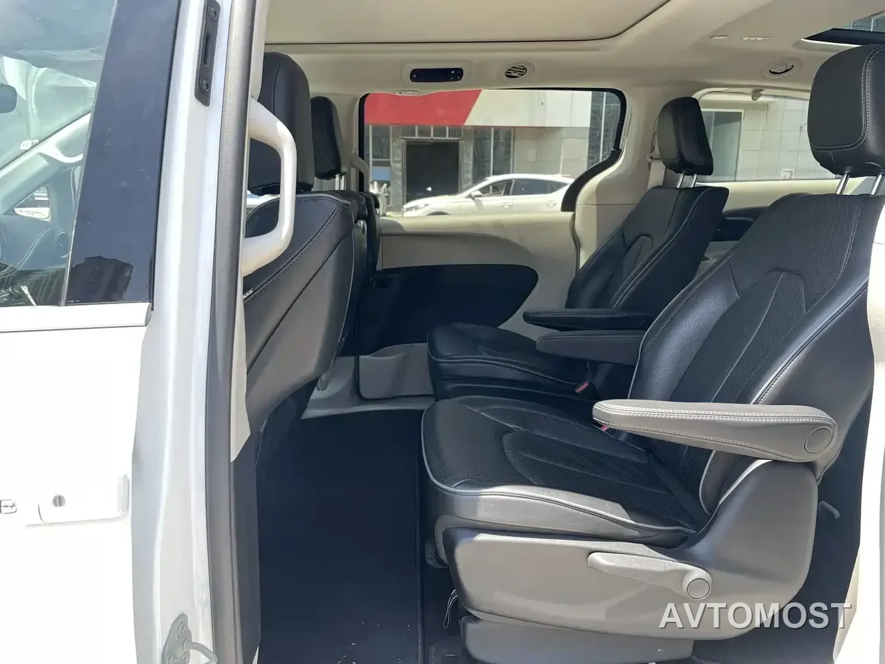 Chrysler Grand Caravan PHEV (Import) 2019 3.6L Plug-in Hybrid — фото 11