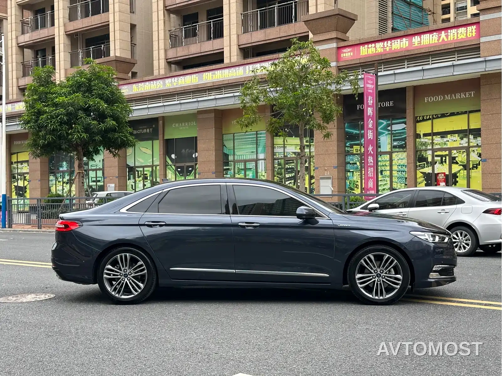 Ford Taurus 2019 EcoBoost 245 Vignale Ultimate Edition — фото 4