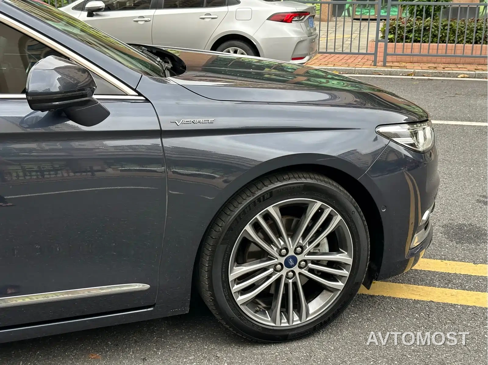 Ford Taurus 2019 EcoBoost 245 Vignale Ultimate Edition — фото 5