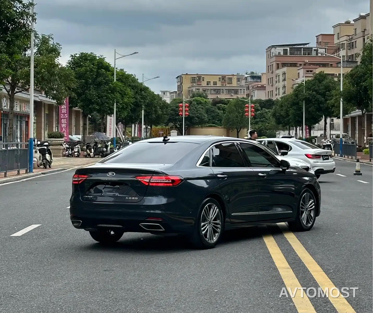 Ford Taurus 2019 EcoBoost 245 Vignale Ultimate Edition — фото 9