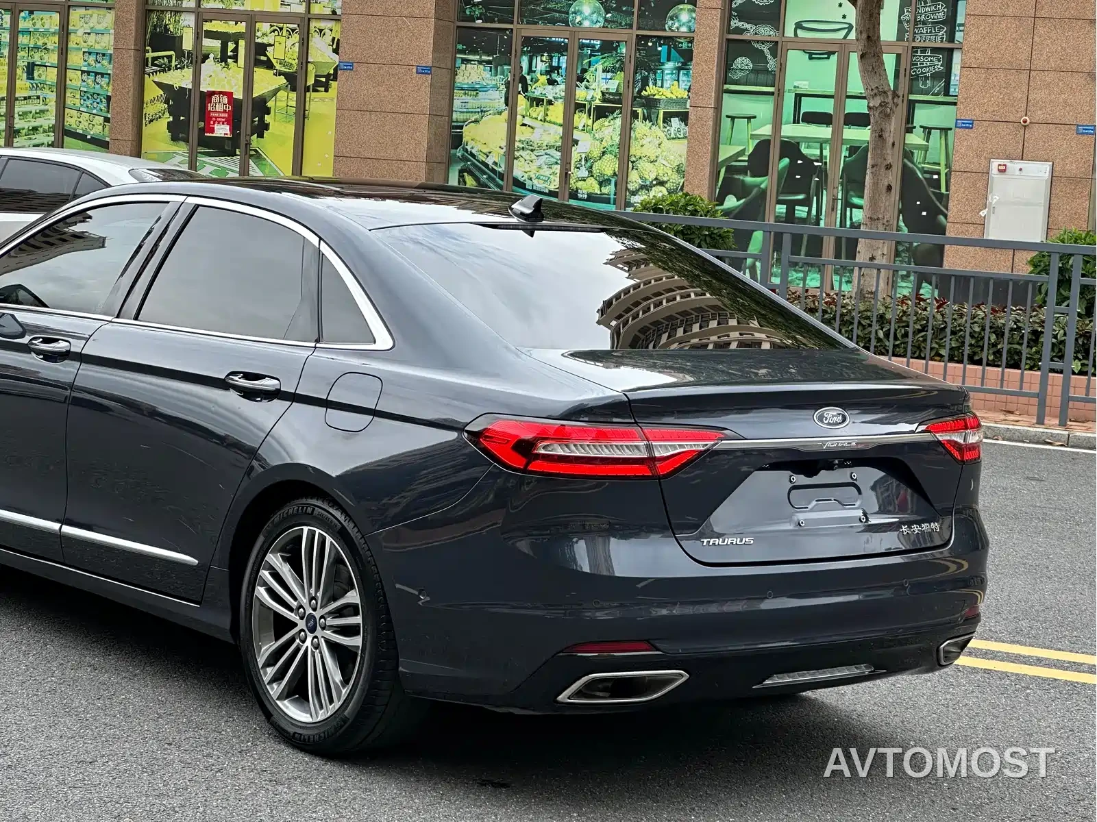 Ford Taurus 2019 EcoBoost 245 Vignale Ultimate Edition — фото 11